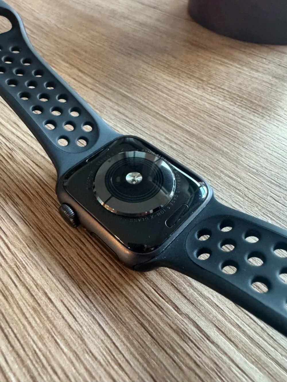 Apple Watch Nike Series 5 GPS, 40mm Space Gray Aluminum Case with Anthracite/Bla